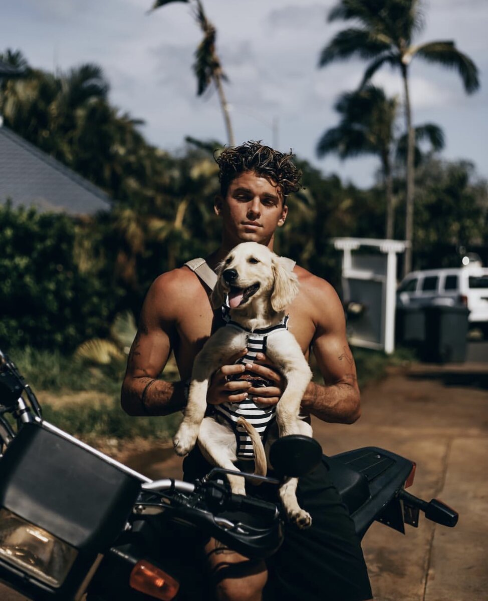 Подпись в INSTAGRAM: Father life 😈.. yes this is a thing and he loves it 🚀♥️😛