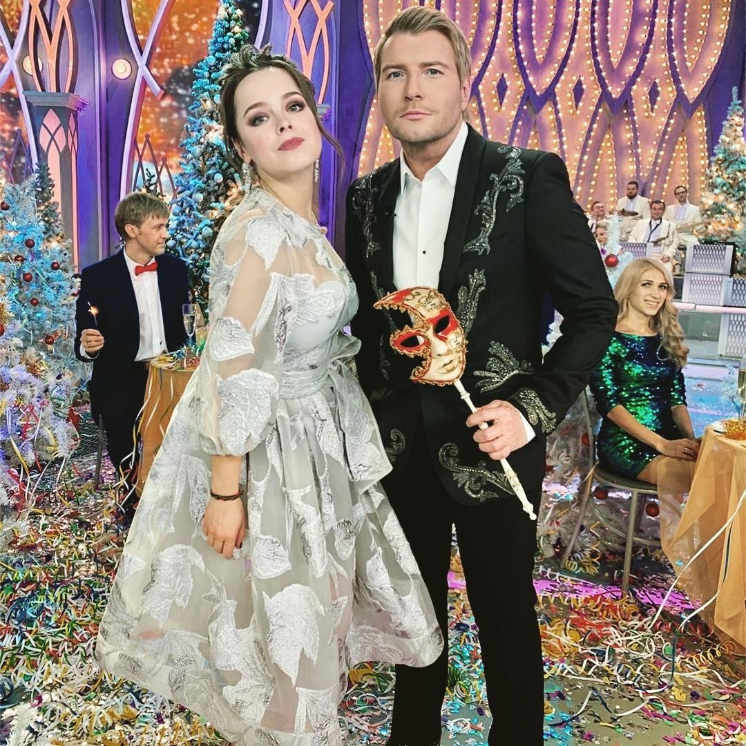 Хотите ли вы, чтобы Николай Басков нашел себе вторую половинку? Пишите ваше мнение в комментариях. А также ставьте лайк и подписывайтесь на канал, чтобы получать новые подробности жизни российских звезд