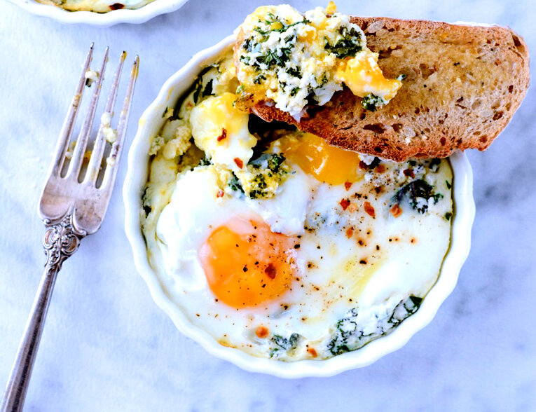 Яйца на завтрак - это всегда питательно, полезно и вкусно. Но иногда нам все-таки хочется разнообразия.