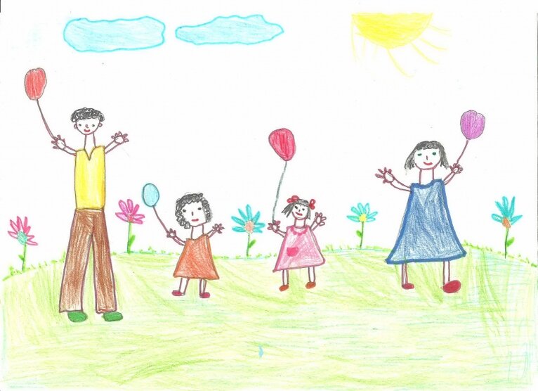 1. Рената Габиева, 5 лет. "Моя семья гуляет вместе"