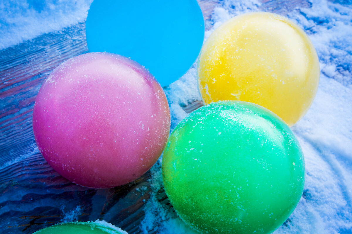 Цветной шар. Цветные шары. Ледяные шары. Ледяные цветные шарики. Шарики из льда цветные.