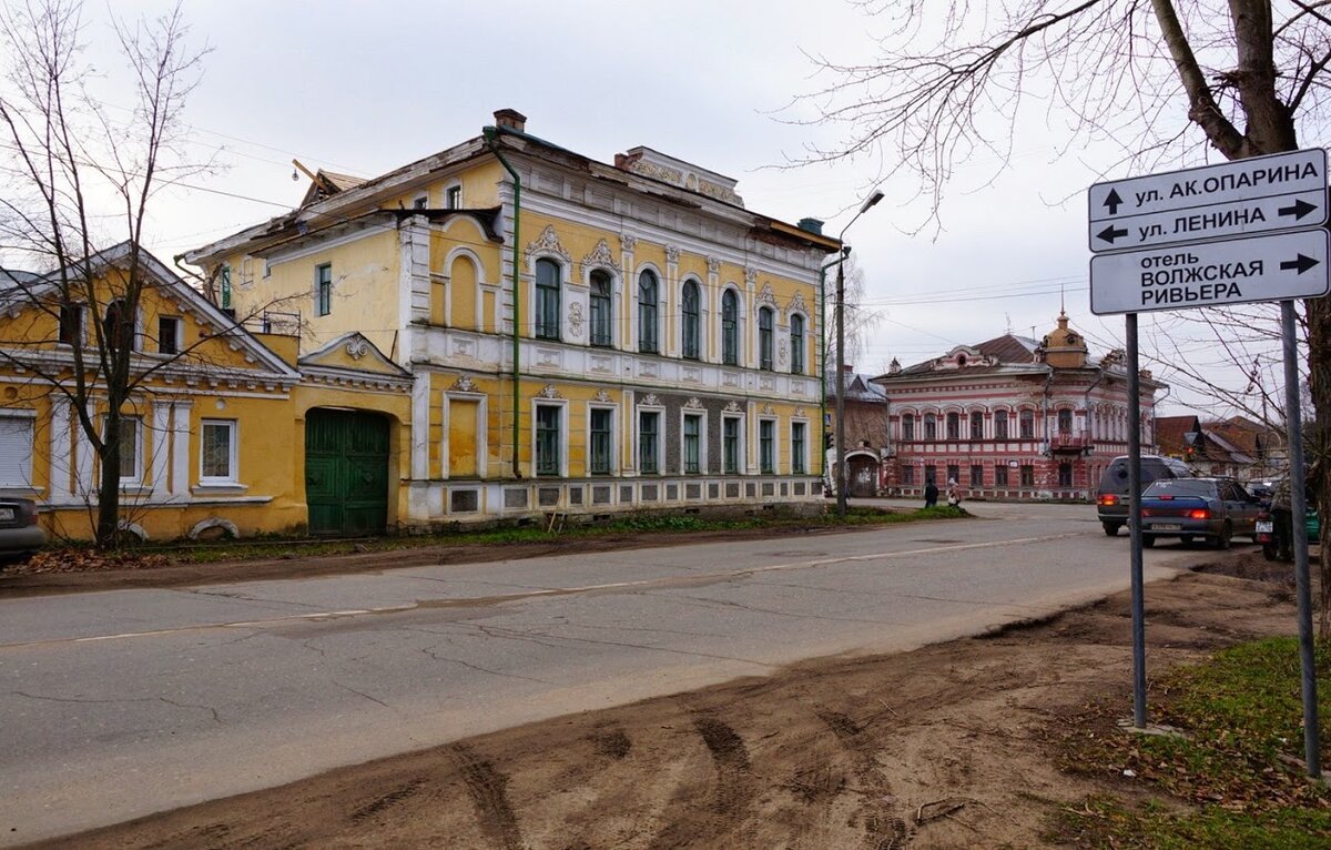 Погода в угличе на неделю. Углич усадьбы. Углич усадьба Касаткиных. Дом Опарина Углич. Старинный русский особняк Углич ул. Опарина.