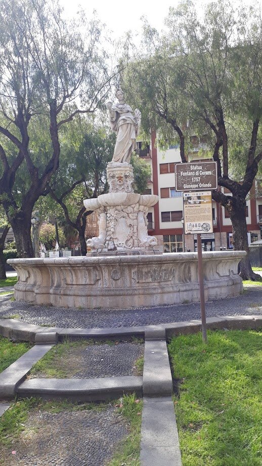 Фонтан богини Цереры в Катании с самого начала невзлюбили все местные жители