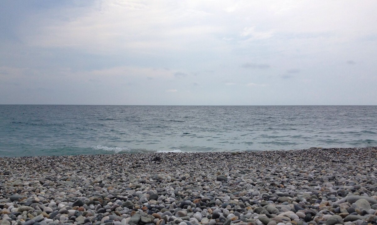 До моря рукой подать