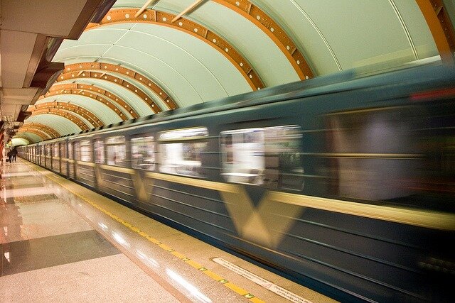 Поезд на платформе «Обводного канала» (с) Garrett Ziegler on Flickr, CC BY-NC-ND 2.0