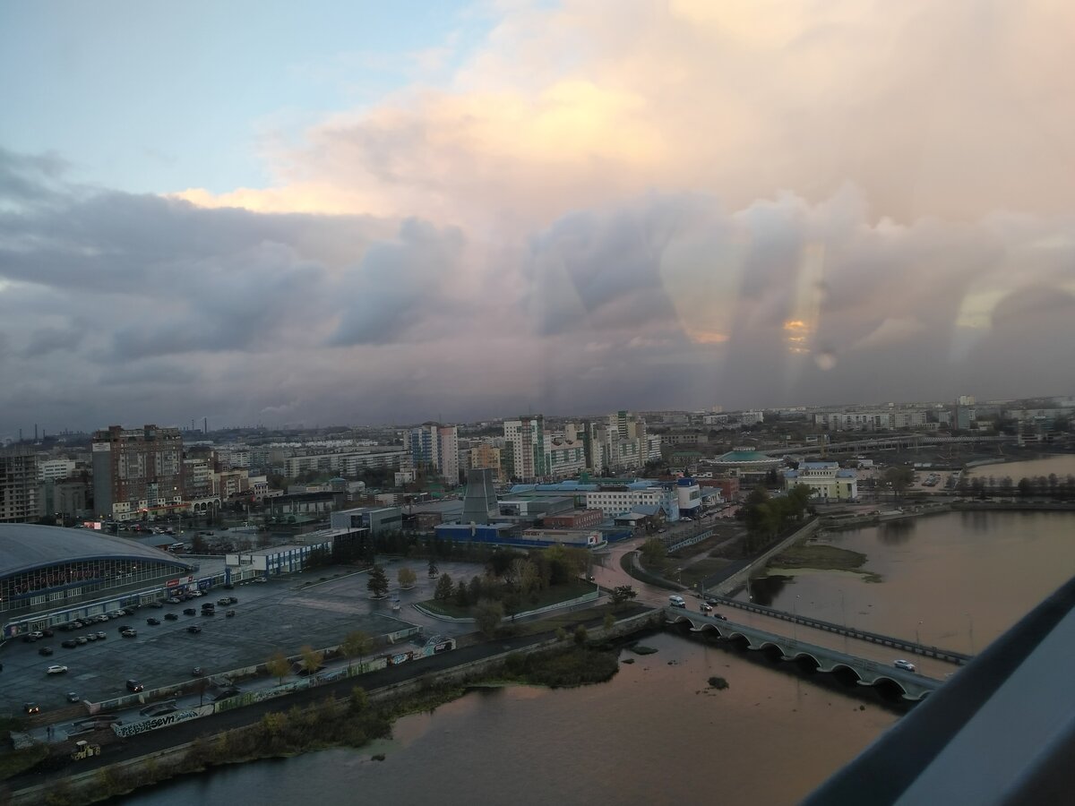 панорама города с колеса обозрения