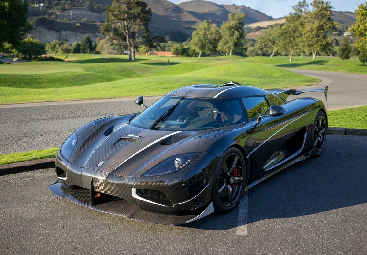 Машина Koenigsegg Agera 2020