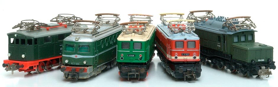 Мир моделизма по-настоящему впечатляет своими масштабами. Огромное количество людей по всему миру всем сердцем, что называется, прикипели к этому замечательному хобби. И нет разницы, какое именно направление - радиоуправляемые модели, стендовые, коллекционные и т.д. - этому занятию мы отдаемся всей душой. 
И если с моделями на радиоуправлении все более-менее понятно, то по стендовым моделям иногда остаются вопросы - что, как и зачем? Постараемся рассказать.