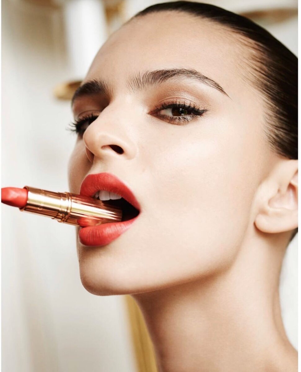 Марио Теcтино,Instagram 