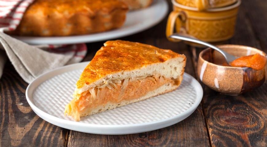 Пирог с капустой и икрой, больше рецептов на www.gastronom.ru