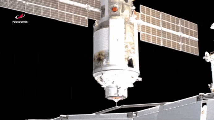 Стыковка модуля "Наука" к МКС (GIF видео).