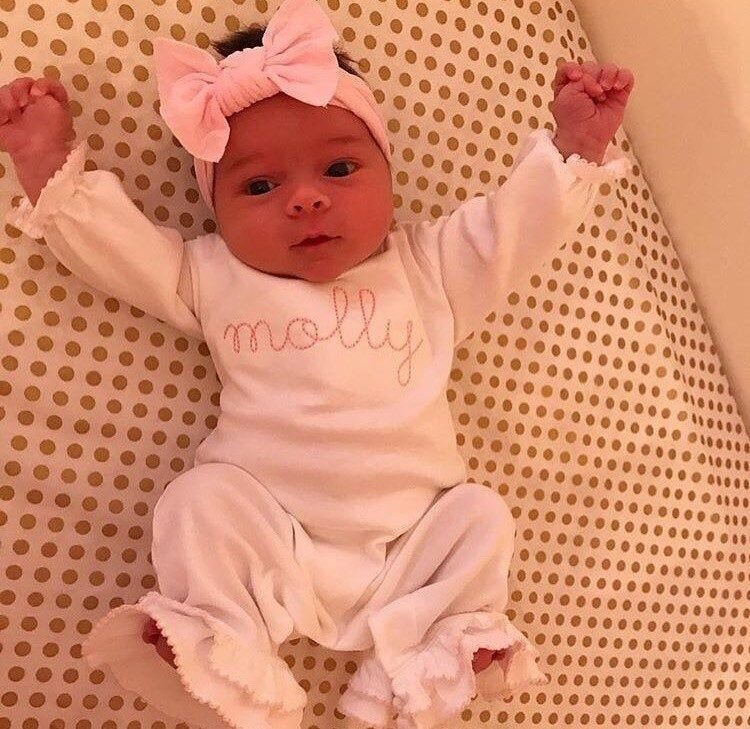 ПО тому, что температура в норме, насморка и кашля нет, как нет и высыпаний на коже. А малыш бодр и энергичен.