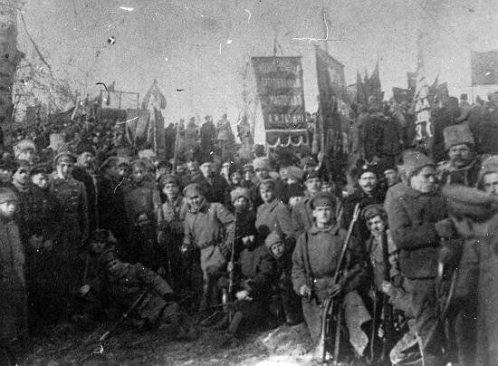 Группа вооружённых рабочих. Киев, январь 1918 года 