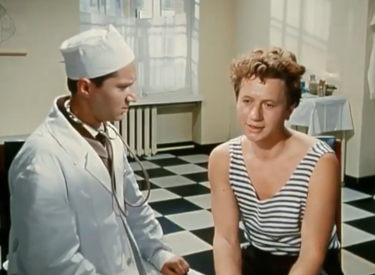 Кадр из кинофильма "Зайчик", 1964 г., режиссер Леонид Быков, сценаристы Генрих Рябкин, Ким Рыжов, Михаил Гиндин, композитор Андрей Петров (скриншот)