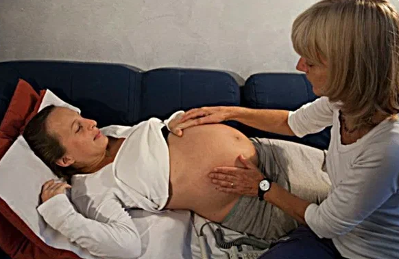 Узнала что буду принимать роды у любовницы мужа. Увидев это утром, весь роддом стоял на ушах0