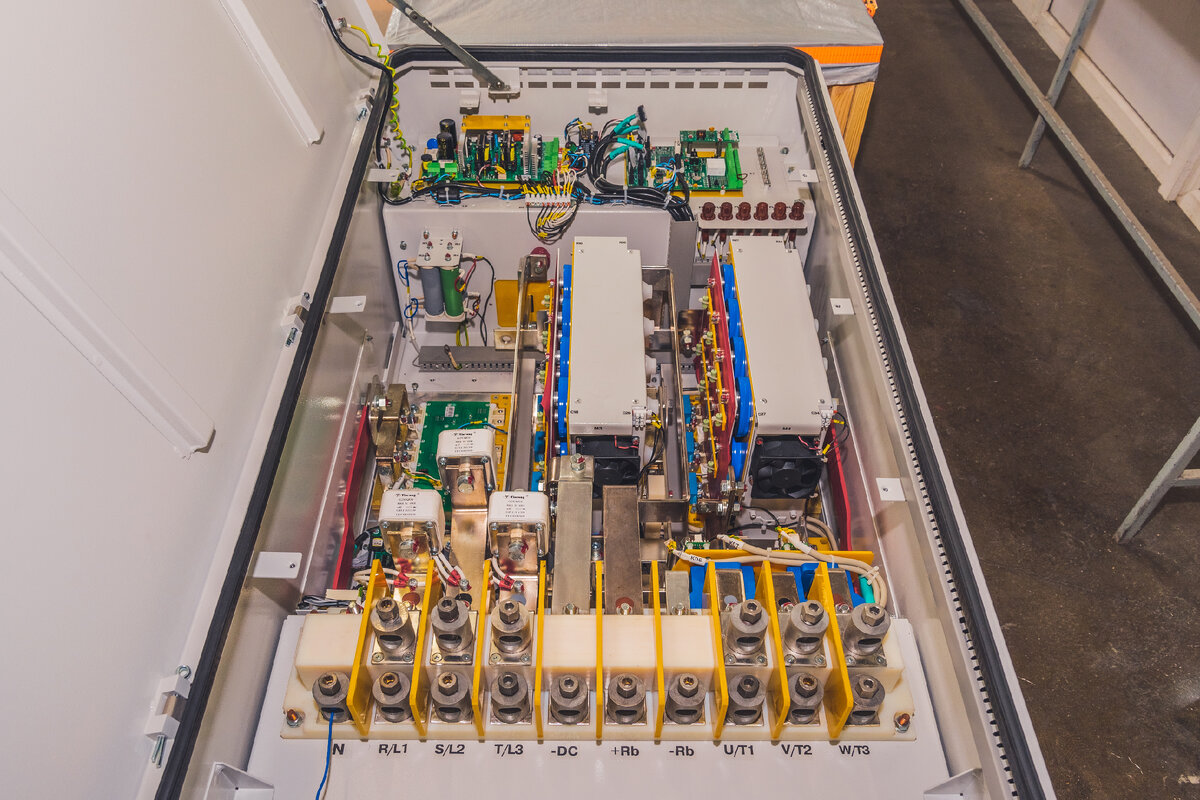 Внутренний отсек ПЧ Рустмаш АТ24