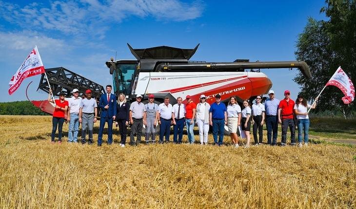    Рекордоносный зерноуборочный комбайн и уникальные приводные ремни на АГРОСАЛОН 2022