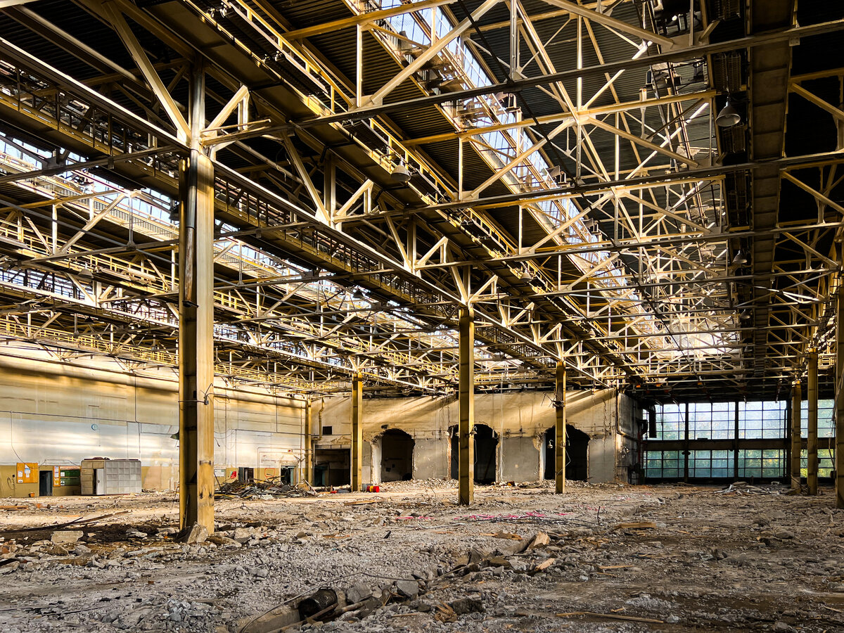 Цех №33 1972 года постройки. Листайте галерею.