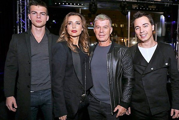 Олег Газманов с сыновьями и женой