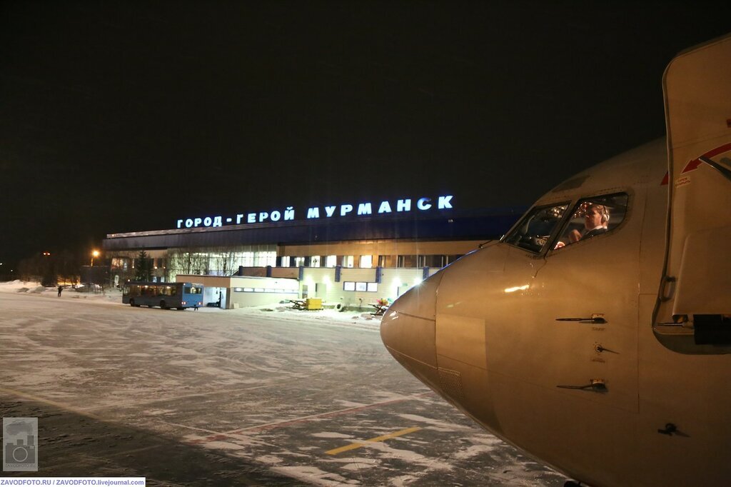 Вылет мурманск. Аэропорт Мурманск зимой. Аэропорт Мурманск. Ночной аэропорт Мурманск. Аэропорт Мурманск ночью.