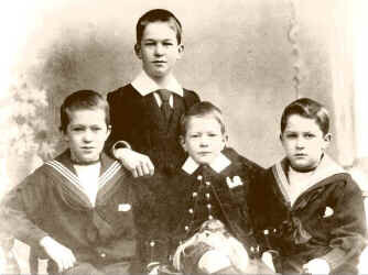 
 Четверо старших братьев Лоуренс: Нед, Боб, Френк и Уилл. Оксфорд, 1900 