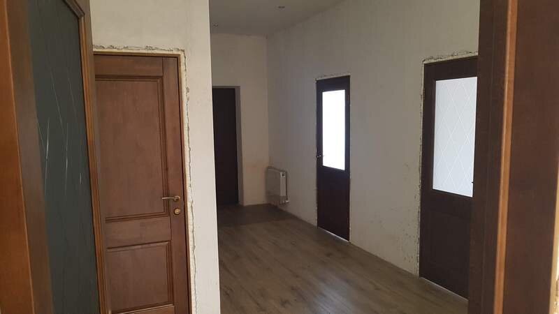 Фото с самого последнего заказа, тут я ставил 6 дверей. После поклейки обоев приеду, и поставлю наличники