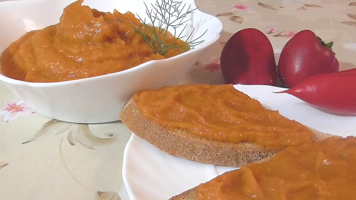 Кабачковая икра калниной. Икра кабачковая Давыдовская. Кабачковая икра кусочками. Кабачковая икра в мультиварке. Блюда с кабачковой икрой