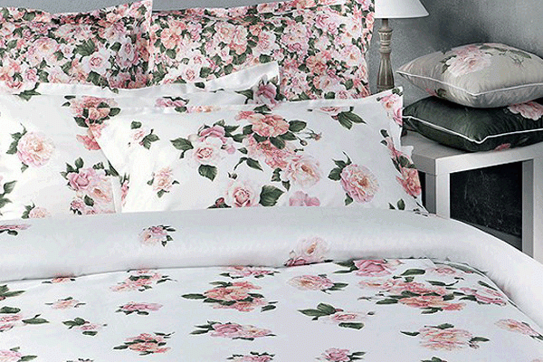 Визитная карточка итальянского постельного белья Mirabello – цветочный дизайн. Уж каких только россыпей цветов ни увидишь на комплектах торговой марки! А качество? – лучше и быть не может!