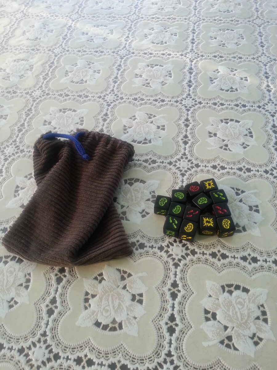 Обзор игры "Зомби кубики".