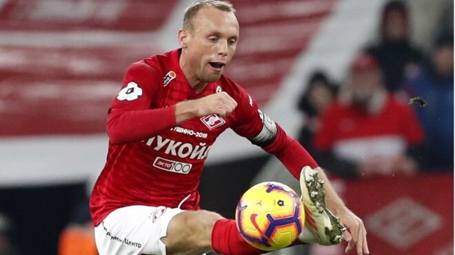 Капитан "Спартака" Денис Глушаков за год превратился из героя в антигероя