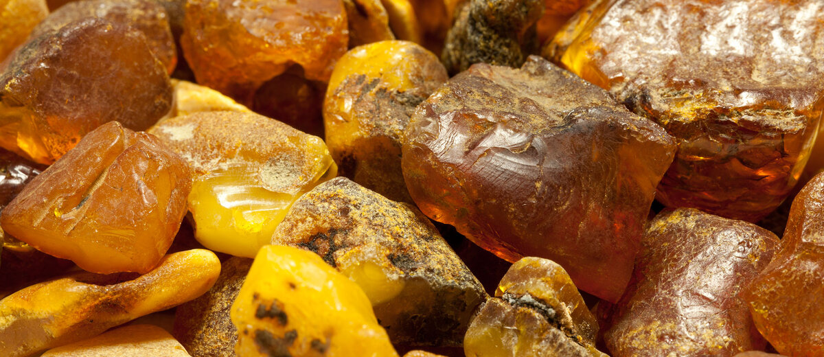 Янтарь - символ солнца у древних народов.