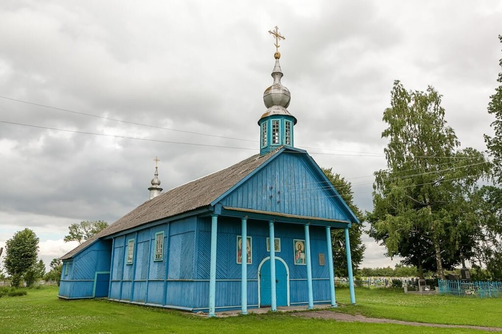 деревня Подлесье (Брестская обл. Ляховичский р.н) — церковь Святого Духа (18в.), родина Преподобномученника Архимандрита Серафима Жировичского (Шахмуть).

