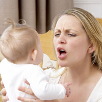 Есть некоторые ситуации и состояния, когда перейти от агрессии к насилию достаточно легко. Как правило, если взрослый находится в состоянии общего физического и психического истощения, сложнее удержаться от агрессивных проявлений, когда раздражает собственный ребенок.