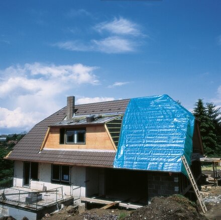 Замена крыши частного дома и цена работ по переделке и реконструкции