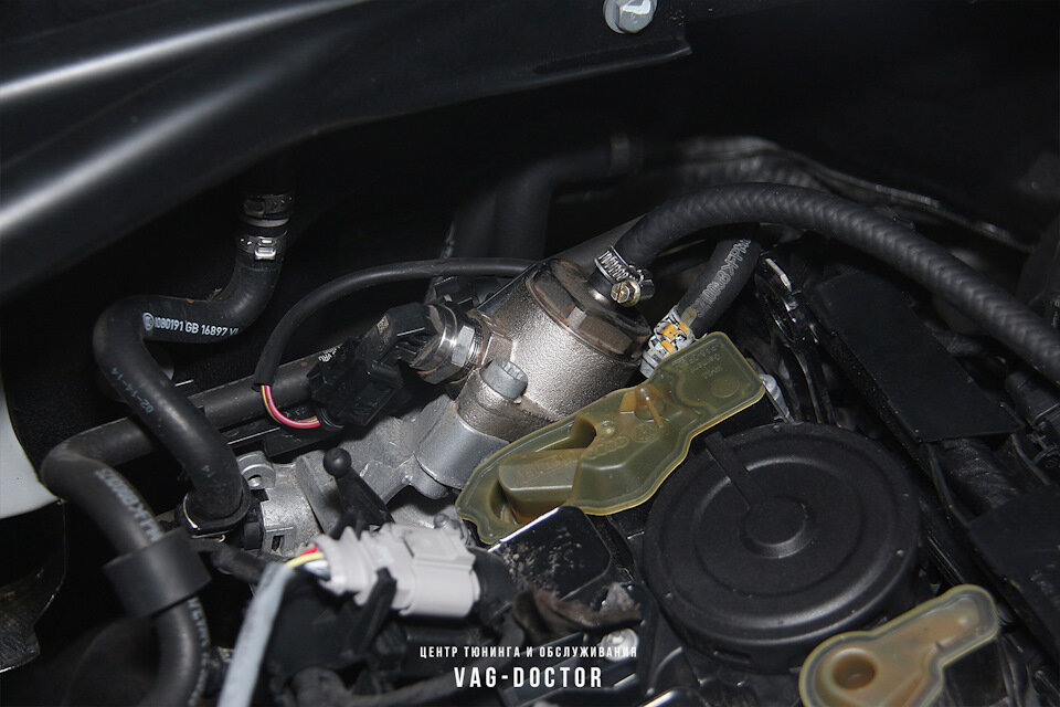 Процесс чистки топливной системы автомобиля AUD Q5 2.0 TFSI 