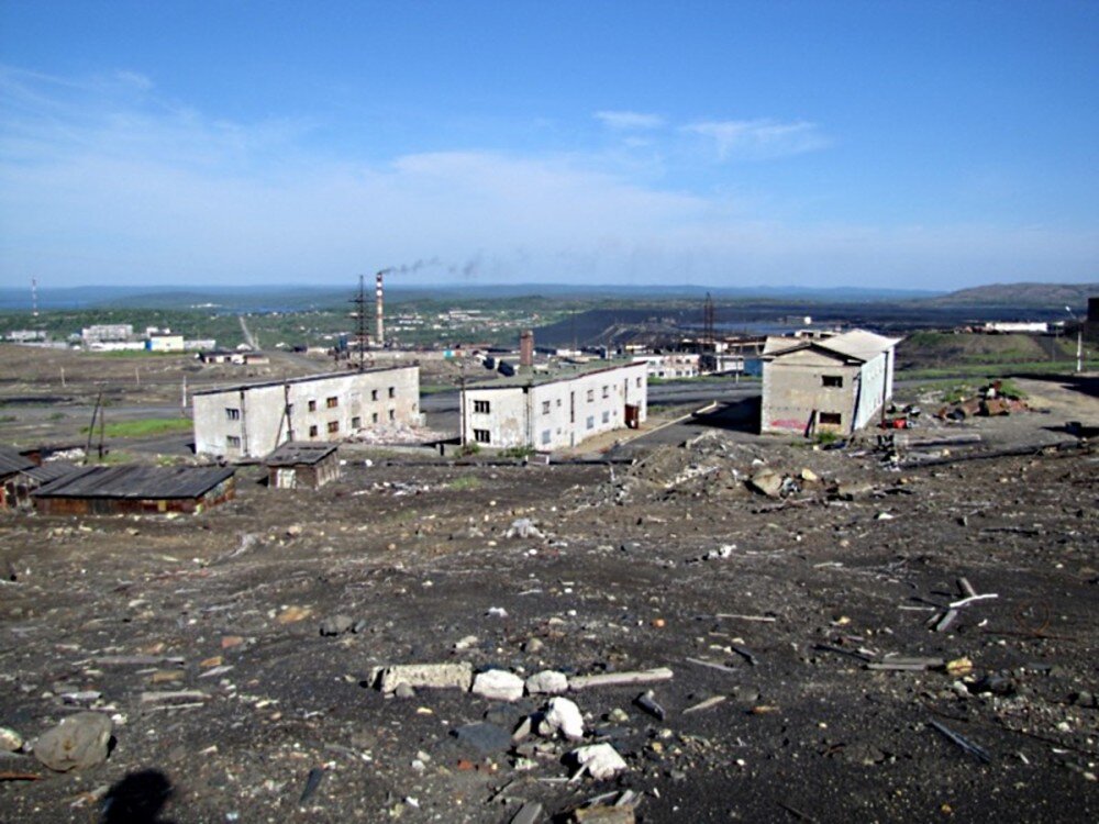 Поселок никель мурманская область. Поселок никель мурманская область. Никель мурманская область. Никель город мурманская область. Посёлок городского типа никель.