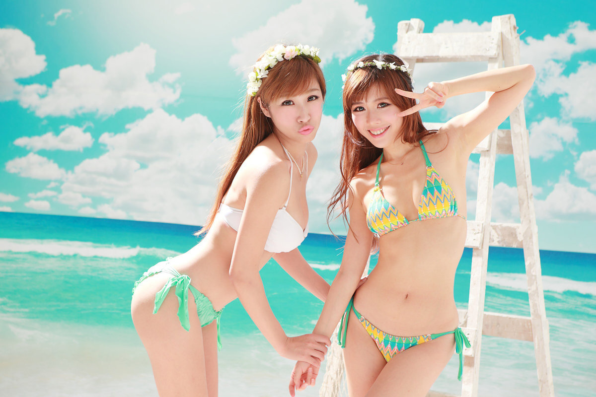 Японские девочки на пляже