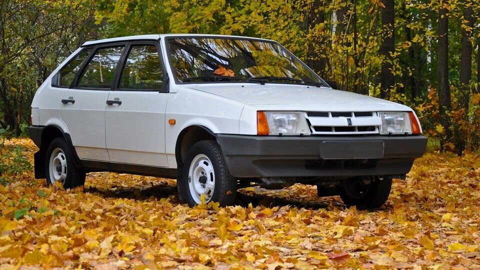 Ваз-2109 Самара, или как её называют в народе "девятка" и "зубило".