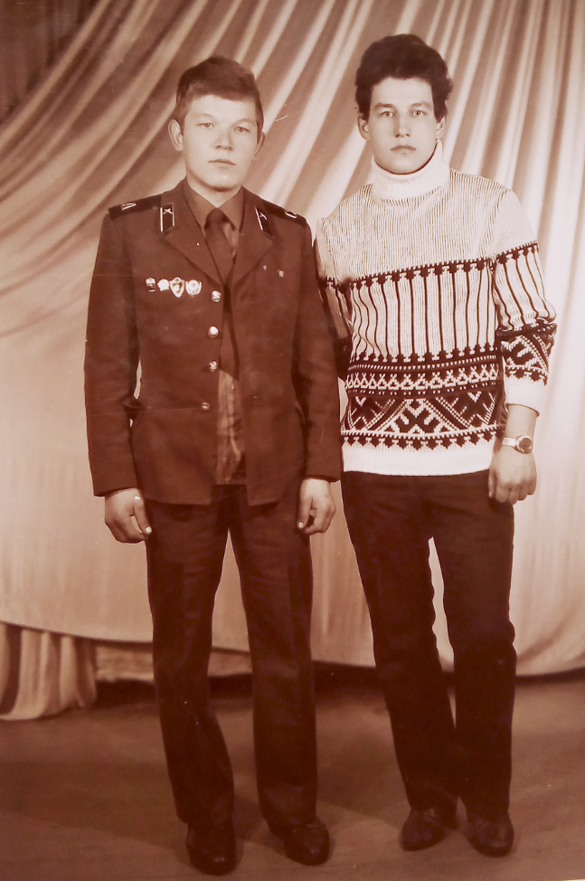 Василий на этом фото справа. 