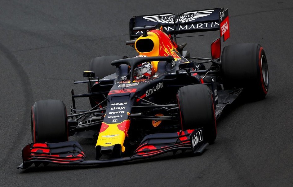 Макс Ферстаппен за рулём Red Bull RB15