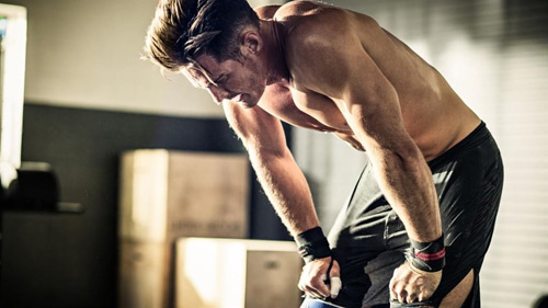 Всегда  давайте себе отдохнуть, не стоит работать во вред. Помните, что для  роста мышц – нужно время. Внутренняя регенерация – важный момент в  занятии спортом.