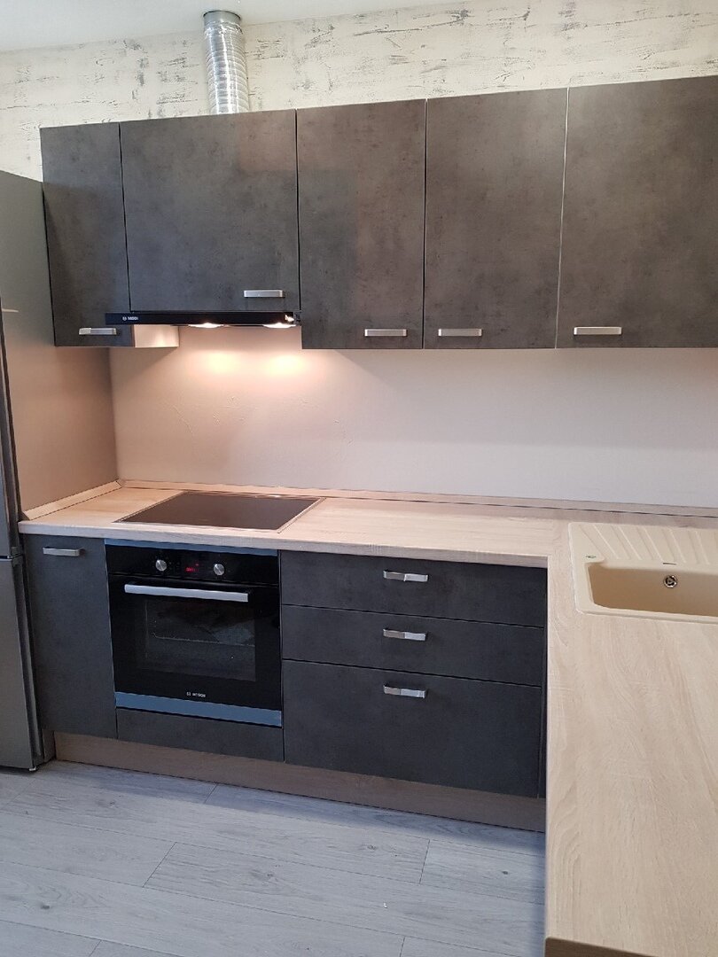 Проточная вытяжка в интерьере кухни