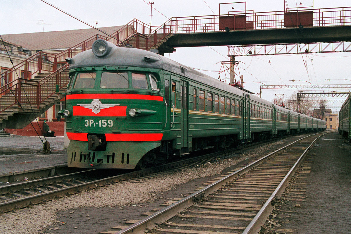 Поезд 1 января. Эр1 эр2 электропоезд. Эр1 159. Электрички СССР эр1. Поезд эр1.