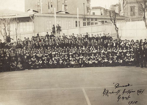 Хор «Гусан» (фото 1910 г.). Источник фото - ru.wikipedia.org