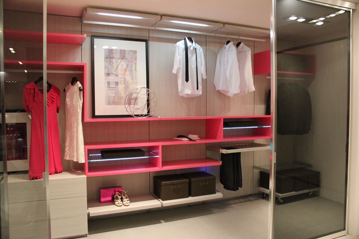 Гардеробная за раздвижными фасадами