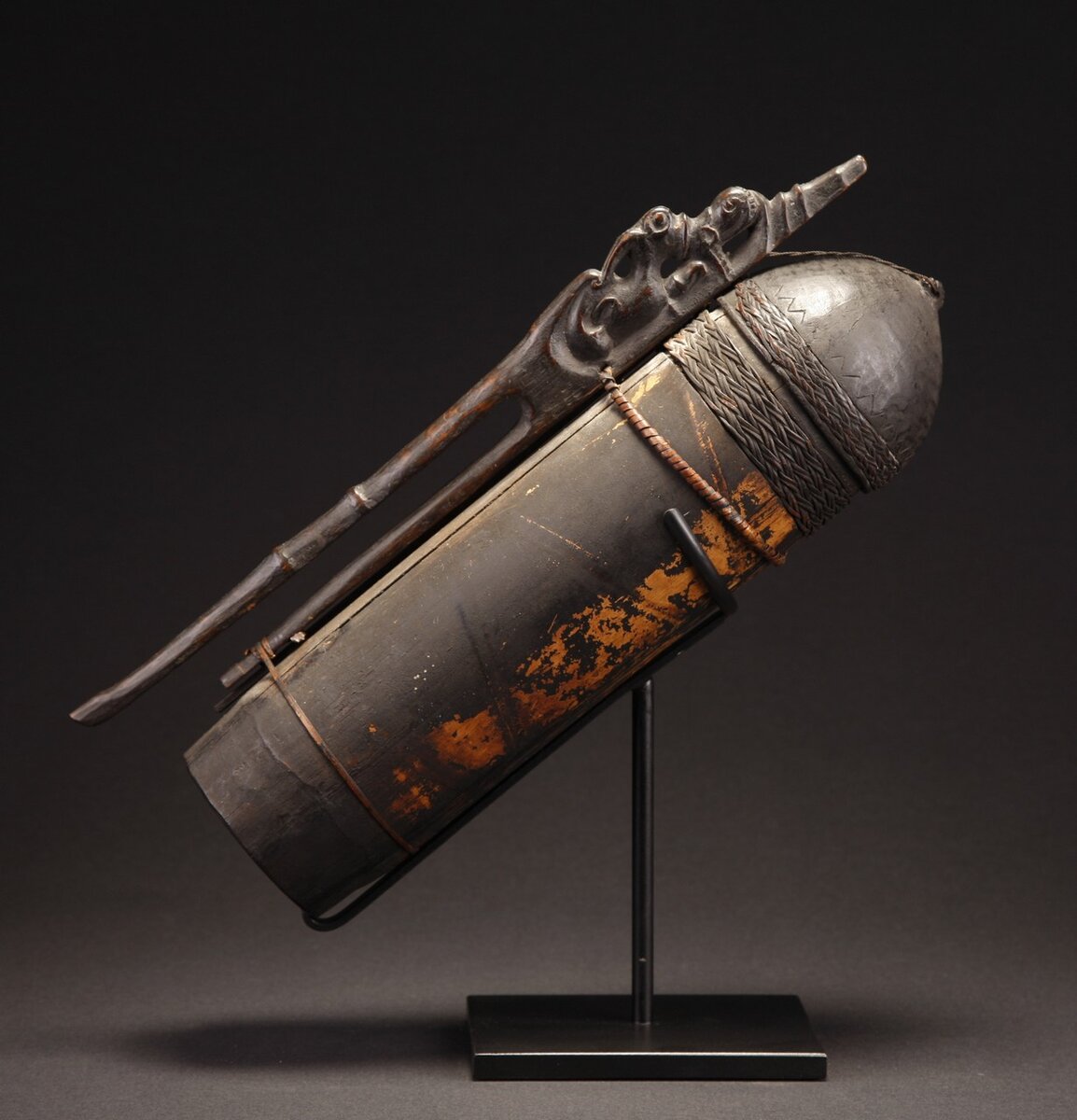 Колчан для дротиков крепился на поясе воина - Индонезия, 19 век. Из галереи экзотического оружия Farrow Fine Art (farrowfineart.com)