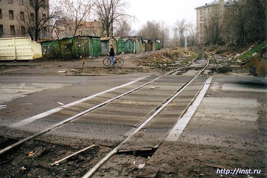 Станция октябрьские казармы. Казармы Октябрьской ЖД. Подъездной путь через Хорошевское шоссе. ЖД ветка Пресня-октябрьские казармы.