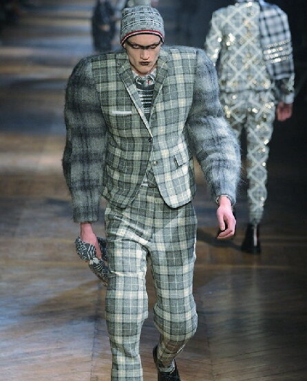 Обратите внимание на брови