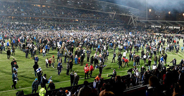 Сборная Финляндии празднует выход в финальный раунд Евро-2020