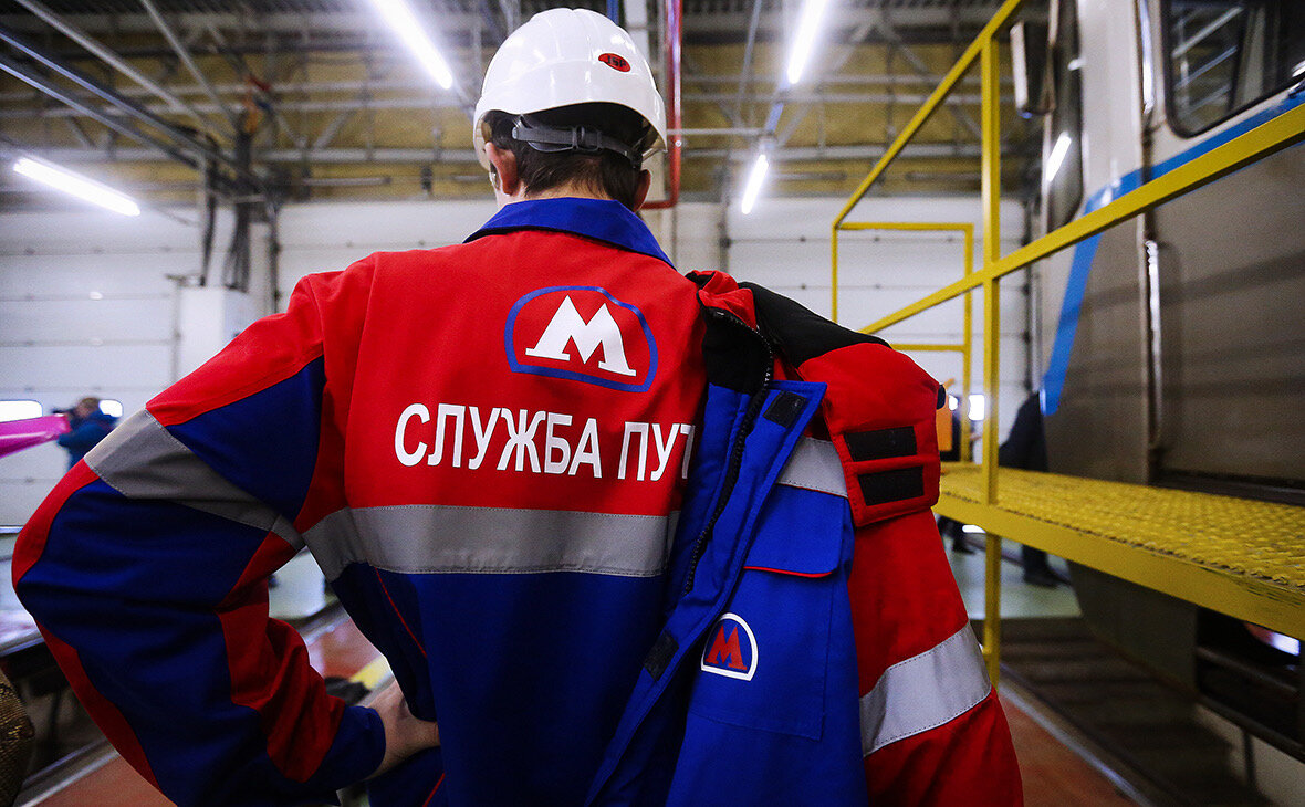 Шапки и сапоги, рукавицы и комбинезоны- все